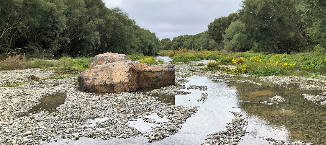 Hinds River bouldering