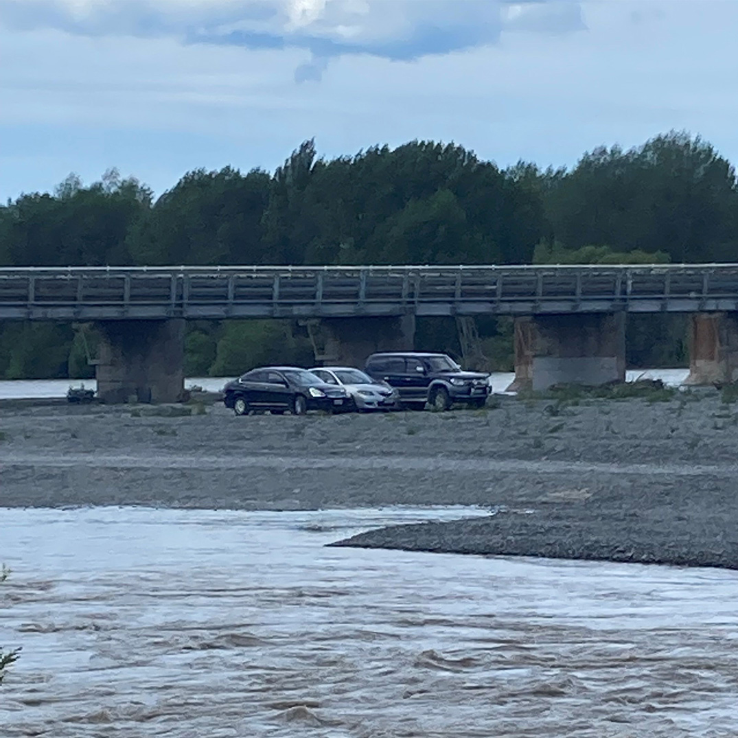 Three vehicles were trapped in the Waimakariri River after flood waters surrounded the gravel braid bar they had parked on