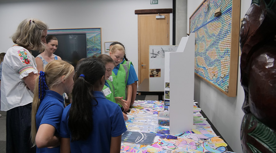 <p>Tamariki enjoyed looking at each others mahi</p>