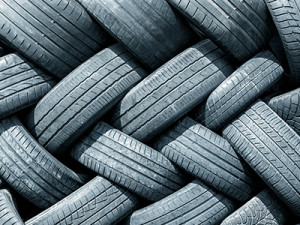 Two tyre-stacking arrangements A: banded B: laced